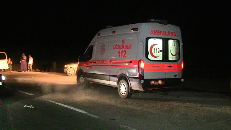 Şanlıurfa’da Alt Geçitte Kaza: Motosiklet Arızalanan Araca Çarptı, Sürücü Yaralandı