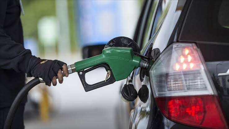 Akaryakıt fiyatlarına zam: Benzin, motorin ve LPG fiyatları 1 Ocak'tan itibaren değişiyor!