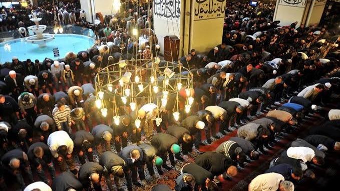 Şanlıurfa'da Bayram Namazı Coşkusu: Camiler Doldu Taştı