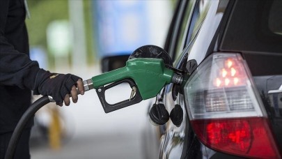 Araç Sahiplerine Kötü Haber: Benzine Gece Yarısı Zam Geliyor!